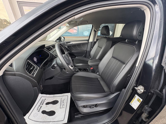 Used 2024 Volkswagen Tiguan SE AWD/4WD image 11