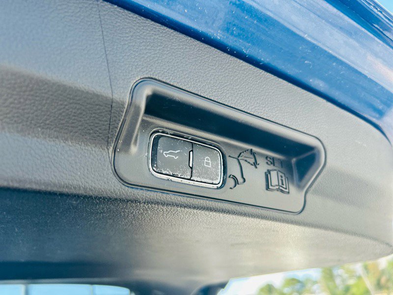 Used 2021 Ford Explorer Limited w/ Equipment Group 301A image 18