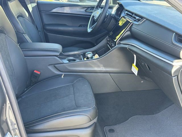New 2025 Jeep Grand Cherokee Altitude image 14