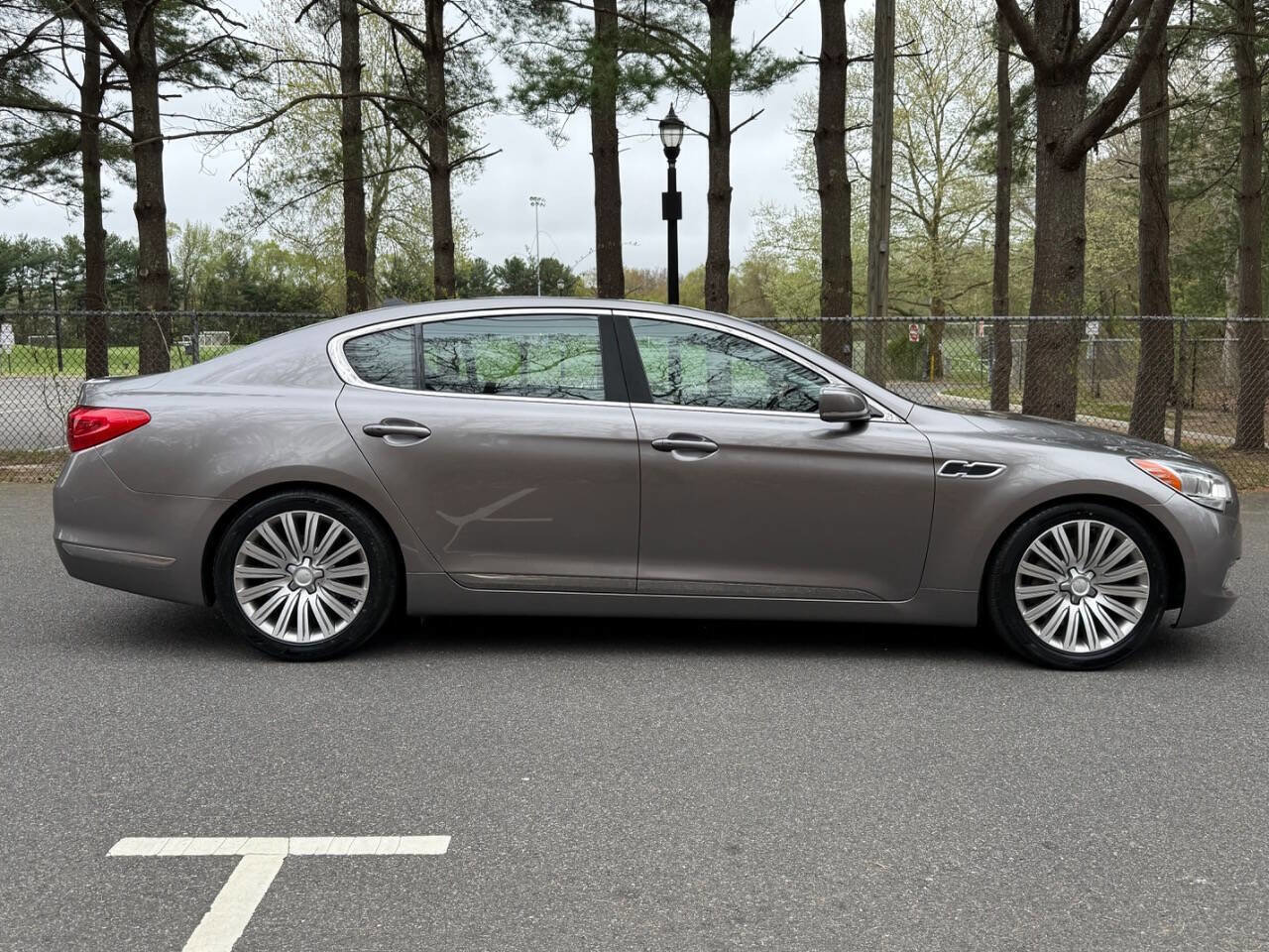 Used 2015 Kia K900 Premium w/ Interior Highline Package image 4