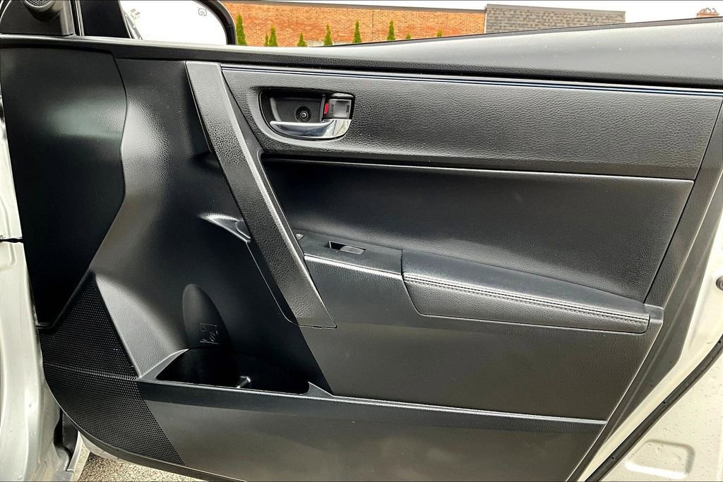 Used 2018 Toyota Corolla SE image 23