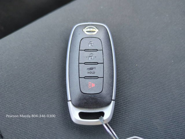Used 2025 Nissan Versa SV w/ Trunk Package FWD image 27