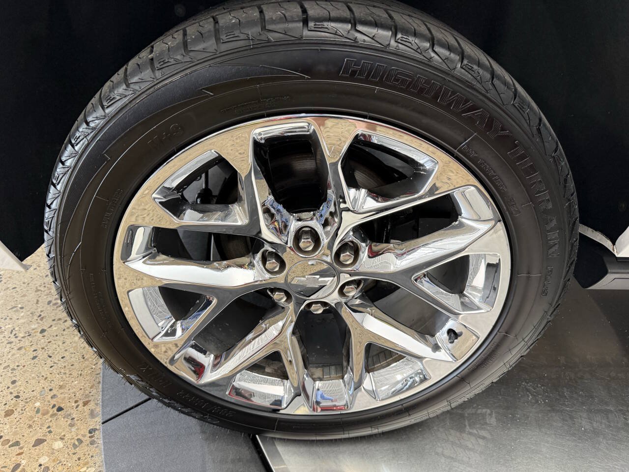 Used 2017 Chevrolet Suburban Premier AWD/4WD image 32
