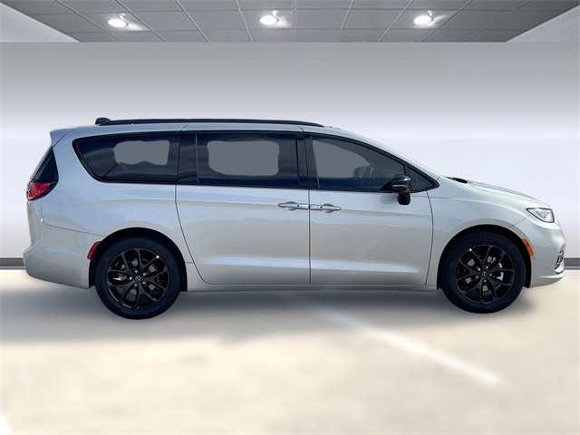 New 2026 Chrysler Pacifica Select image 7