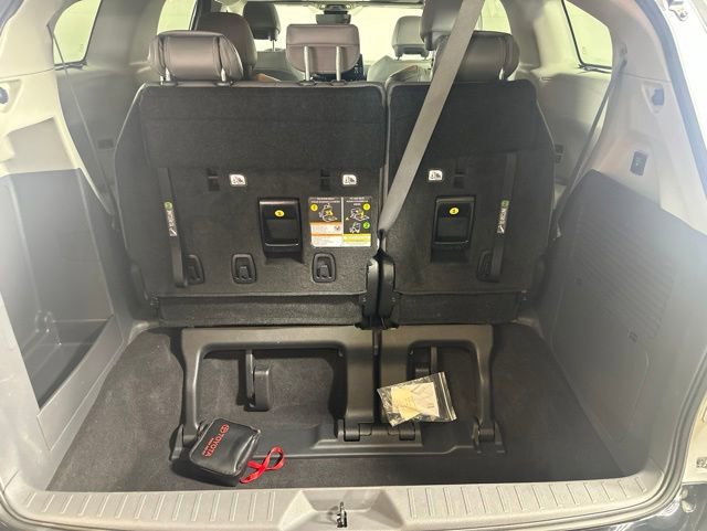 Used 2024 Toyota Sienna Limited AWD/4WD image 9