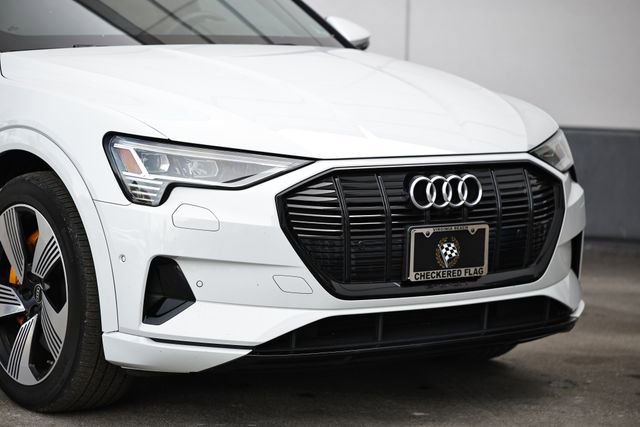 Used 2022 Audi e-tron Premium Plus image 2