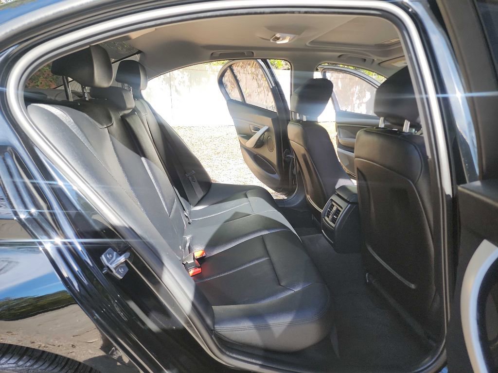 Used 2015 BMW 320i xDrive Sedan image 31