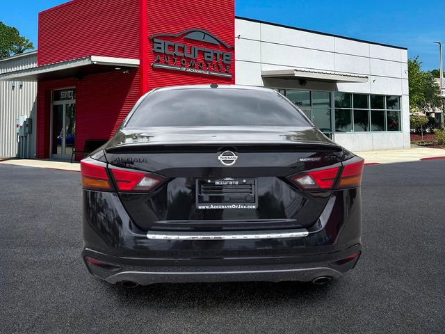 Used 2022 Nissan Altima 2.5 SR w/ Midnight Edition Package FWD image 4