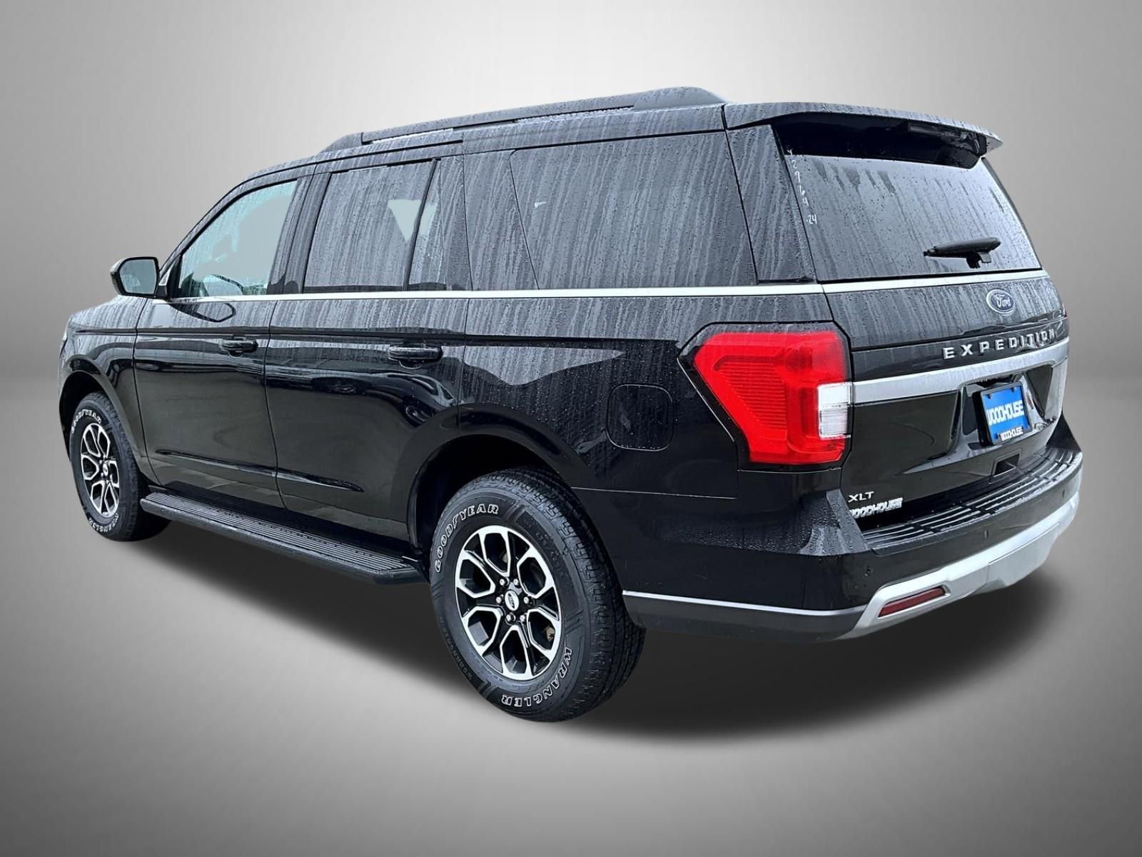 Used 2024 Ford Expedition XLT image 7
