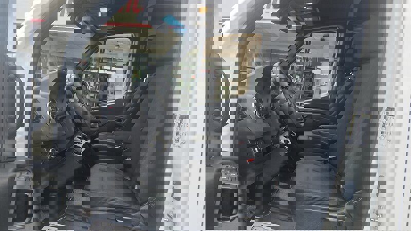 Used 2025 Mercedes-Benz Sprinter 2500 image 9