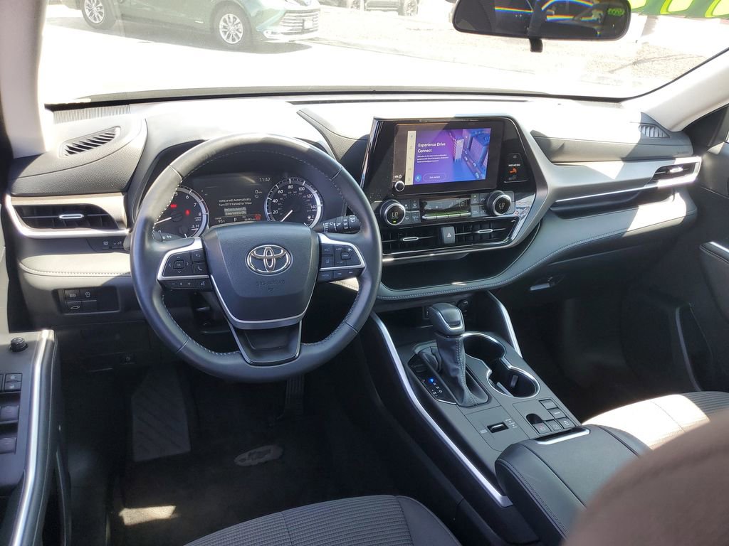 Used 2024 Toyota Highlander LE image 27