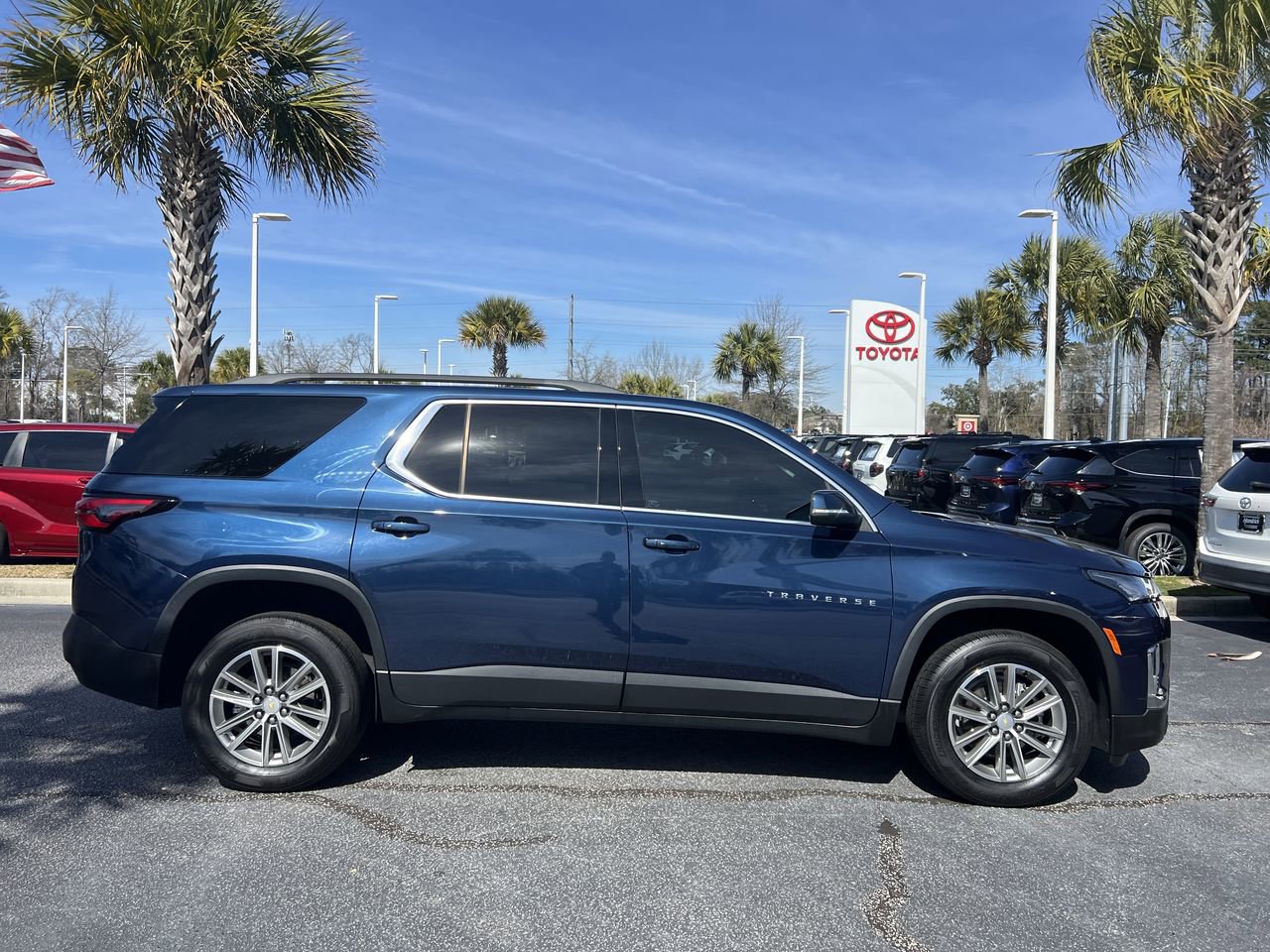 Used 2023 Chevrolet Traverse LT image 11