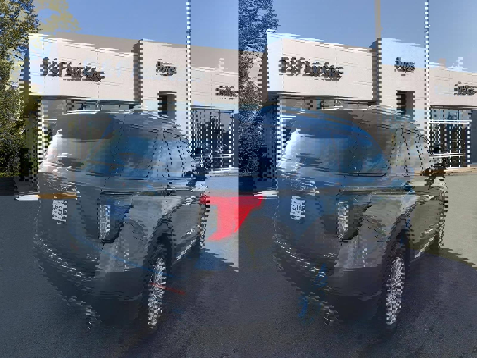 Used 2021 Ford Explorer Limited w/ Equipment Group 301A image 2