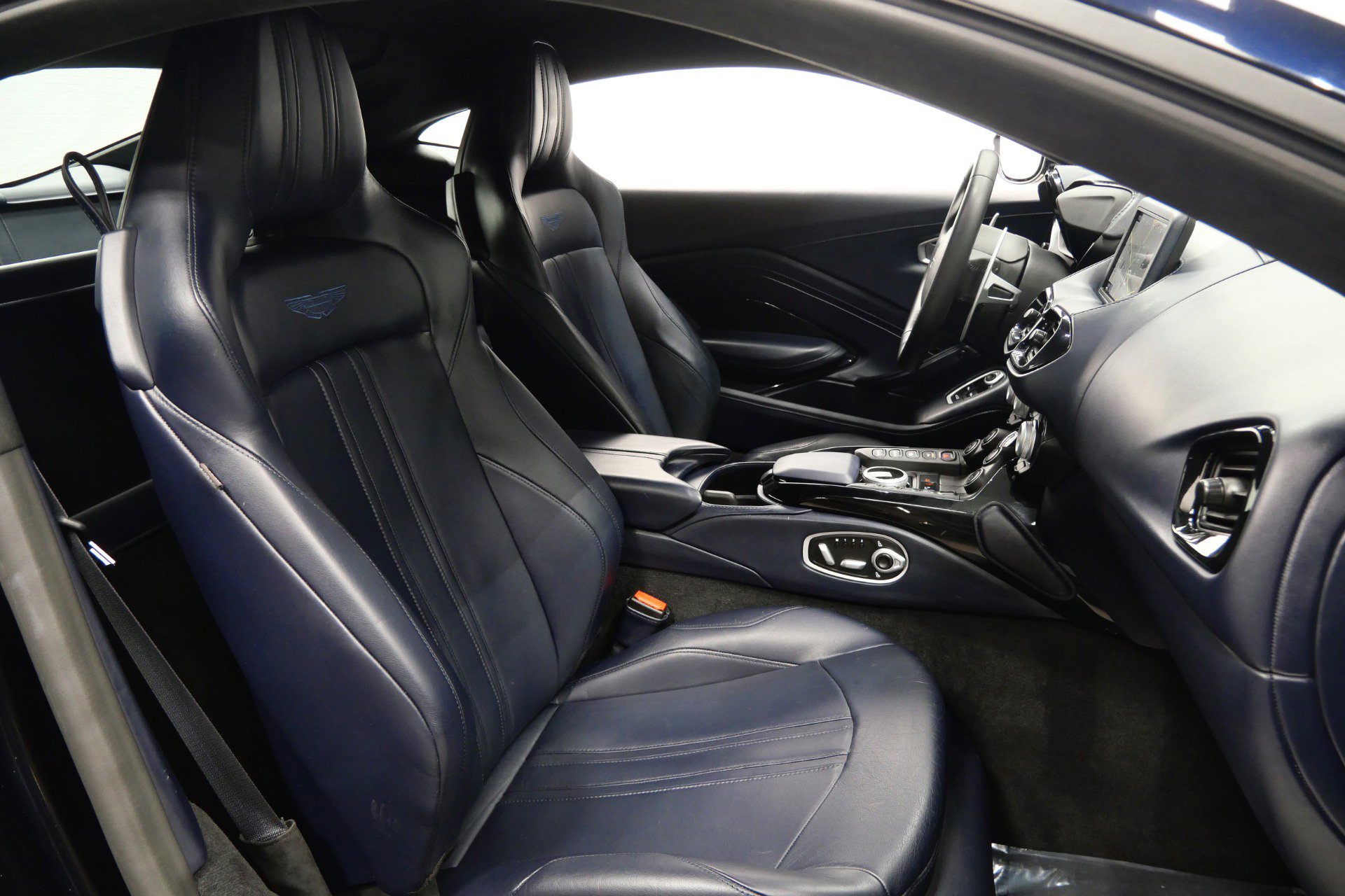 Used 2020 Aston Martin V8 Vantage Coupe image 22