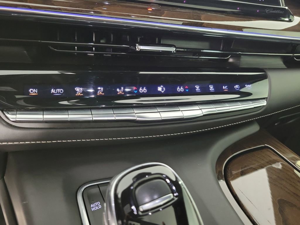 Certified 2022 Cadillac Escalade ESV Premium Luxury Platinum AWD/4WD image 28