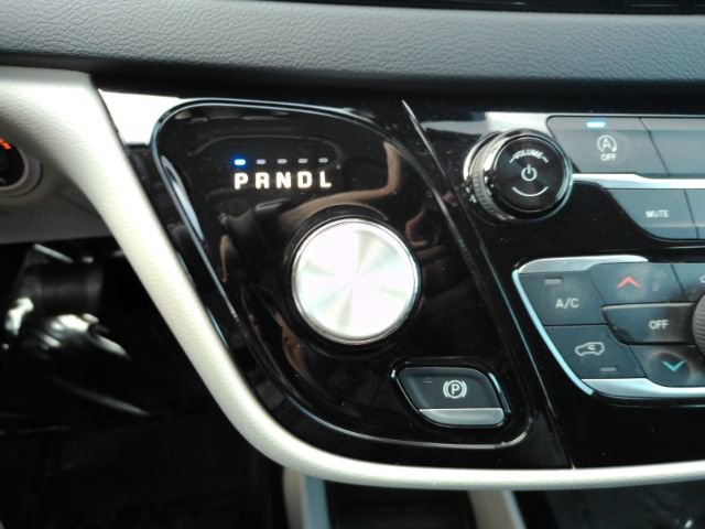 Used 2023 Chrysler Voyager LX image 43