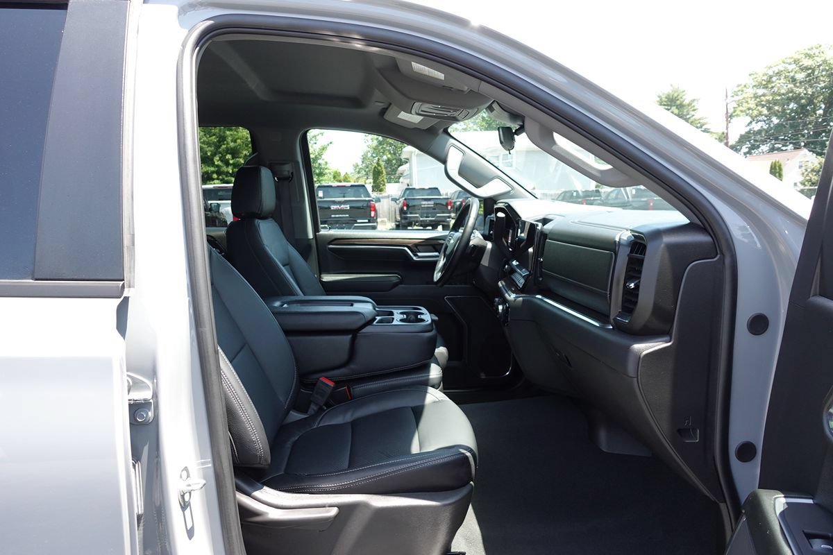 Used 2024 Chevrolet Silverado 1500 LT AWD/4WD image 32