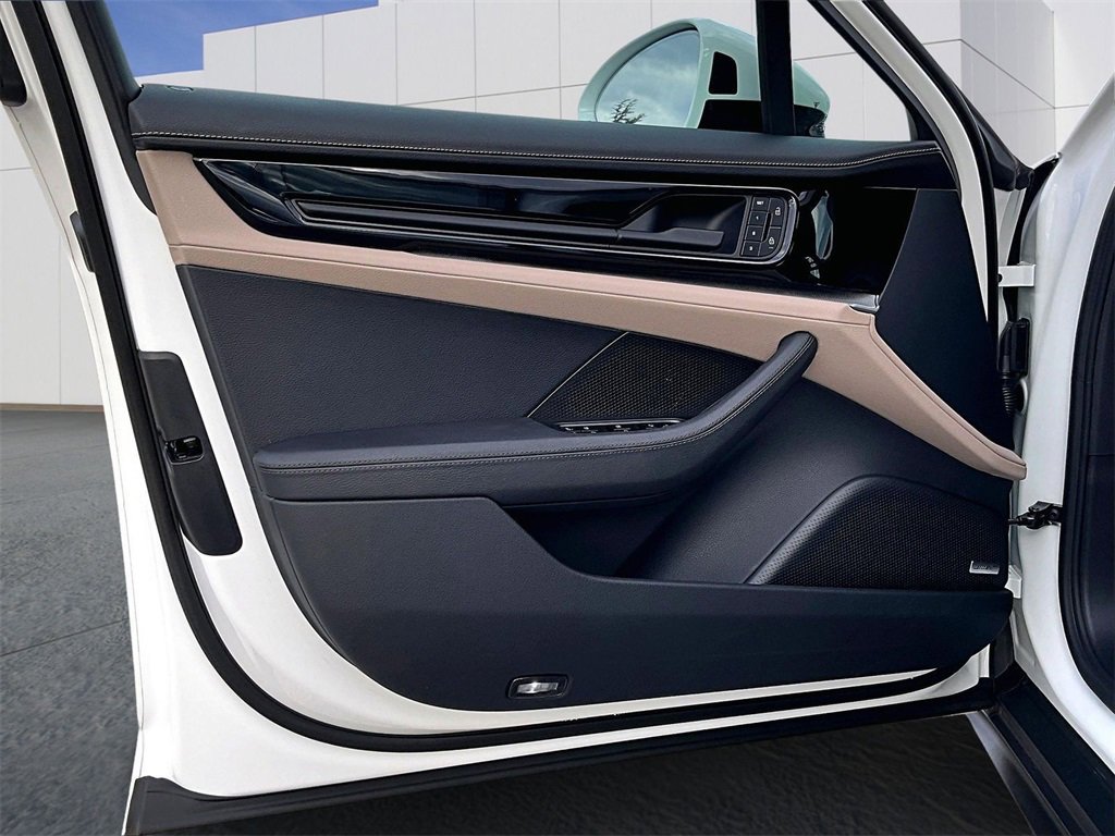 Used 2025 Porsche Panamera 4 image 19