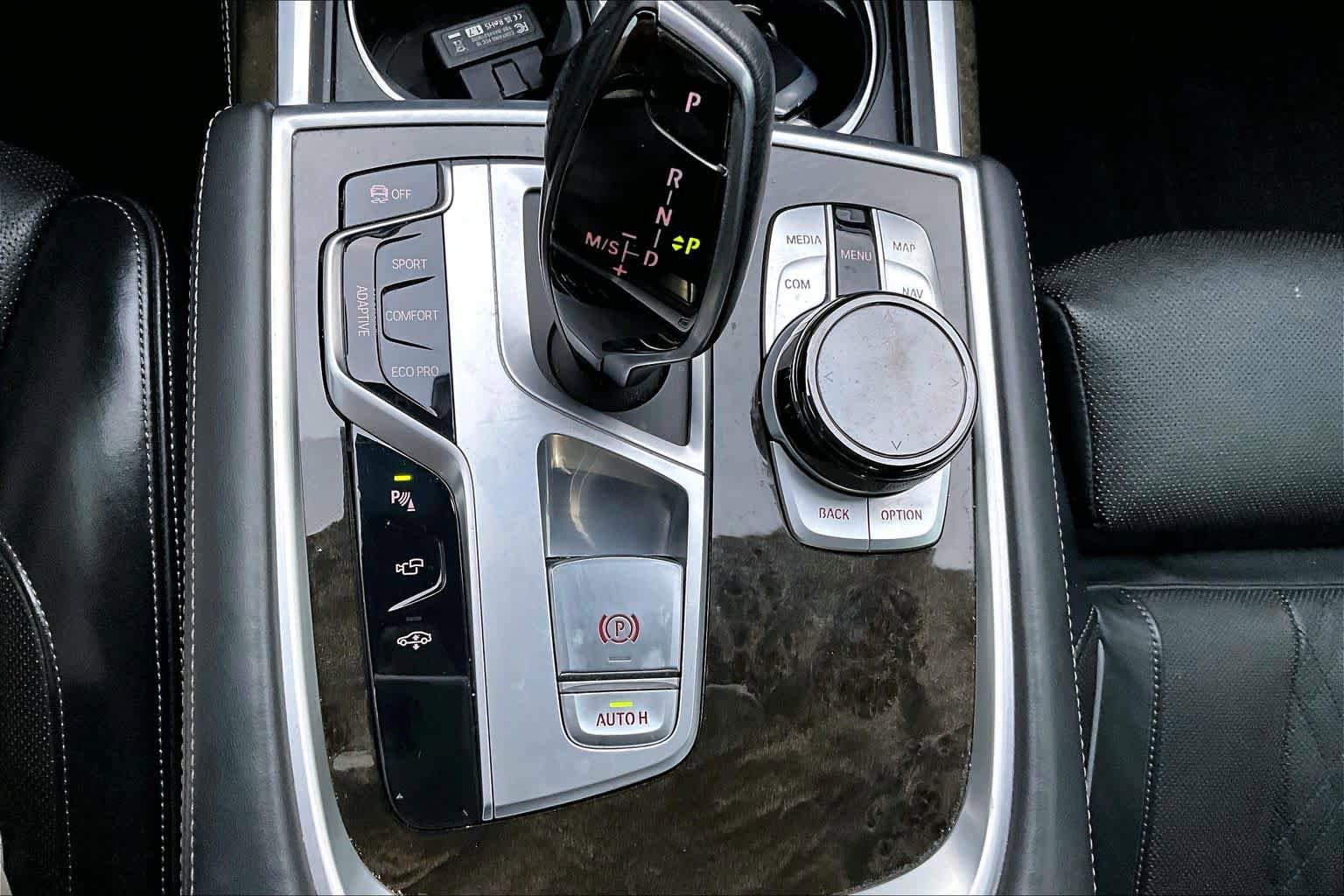 Used 2017 BMW 750i image 28