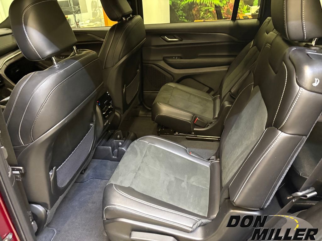 New 2025 Jeep Grand Cherokee L Laredo image 19