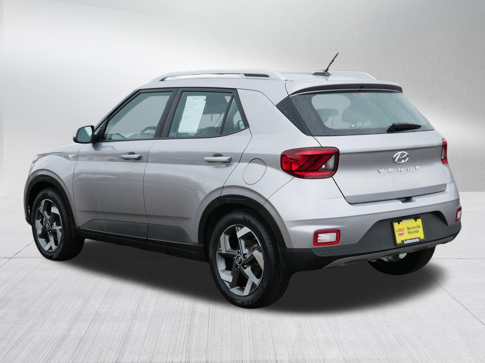 Certified 2023 Hyundai Venue SEL FWD image 5
