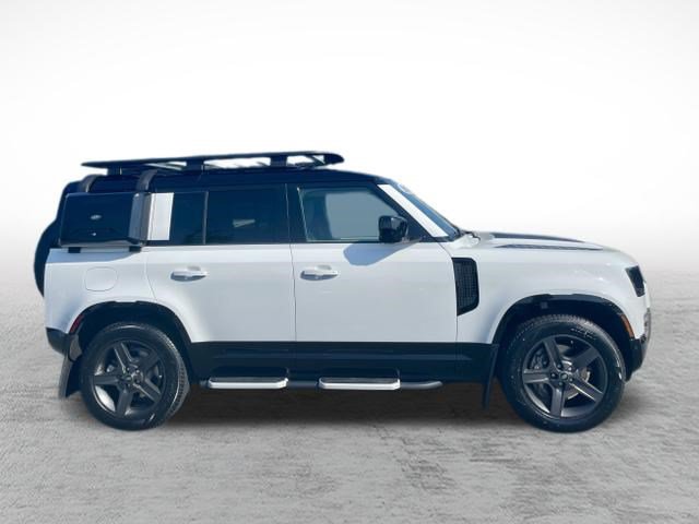 Used 2024 Land Rover Defender 110 X-Dynamic SE AWD/4WD image 4