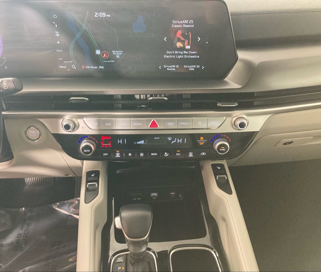 Used 2023 Kia Telluride S image 3