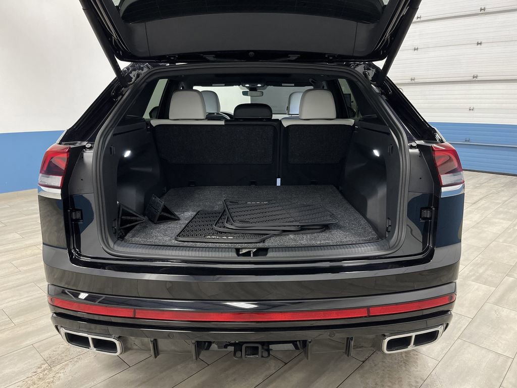 Used 2025 Volkswagen Atlas Cross Sport SEL Premium R-Line image 16