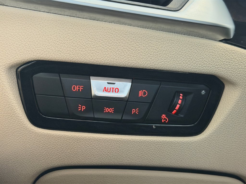 Used 2019 BMW 330i Sedan w/ Premium Package RWD image 32