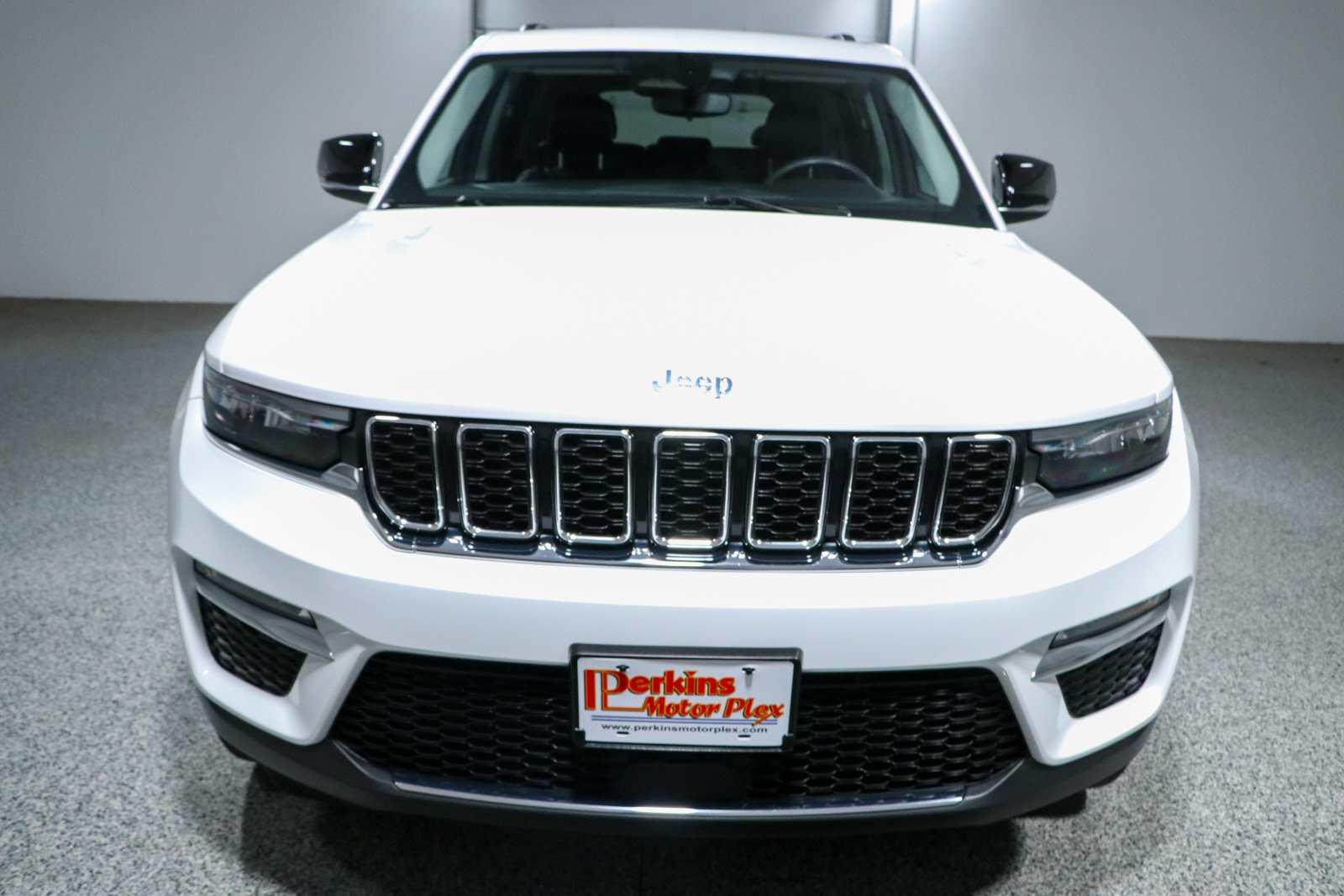 Used 2023 Jeep Grand Cherokee Limited AWD/4WD image 4