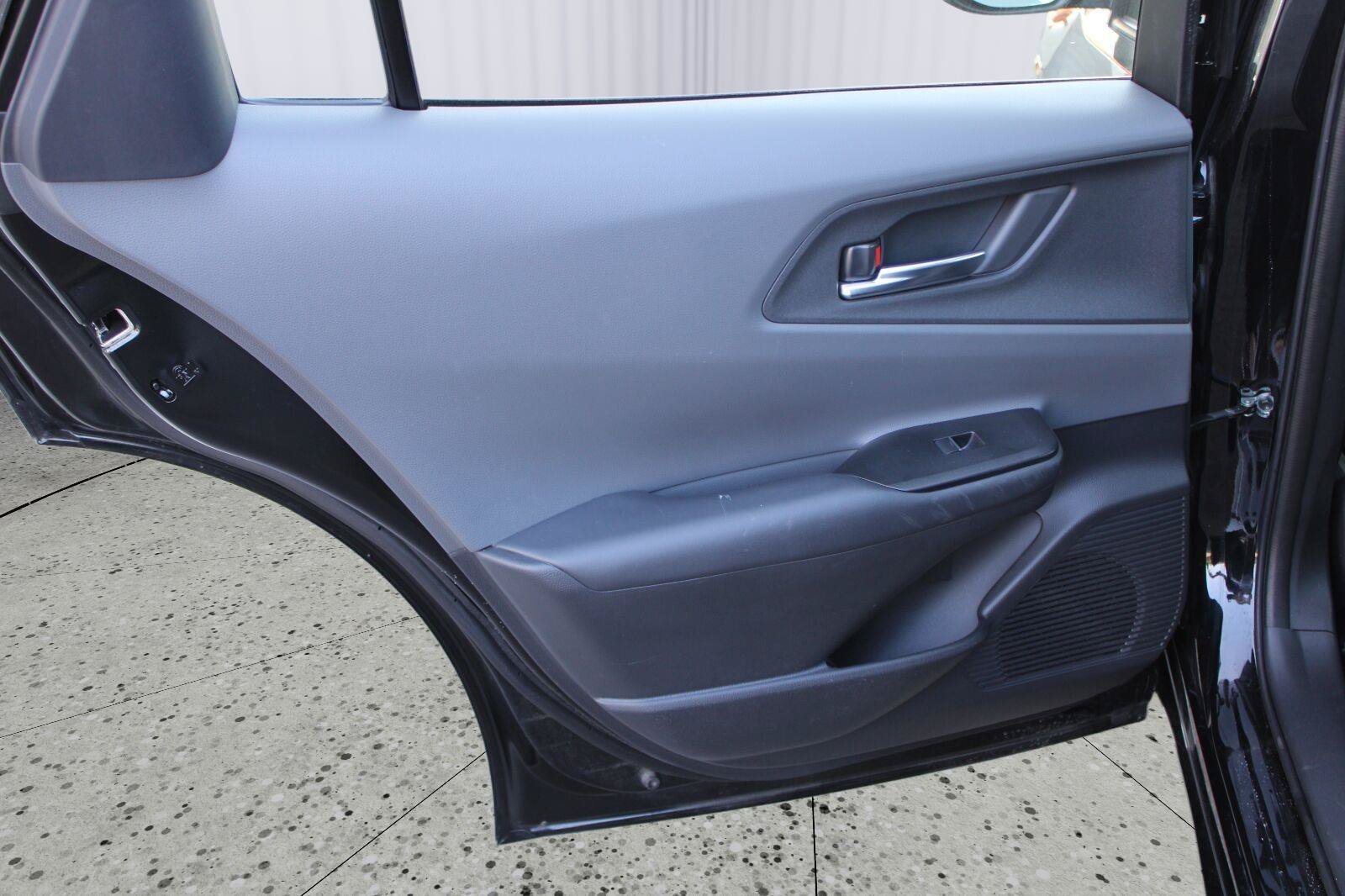 Used 2025 Toyota Prius XLE FWD image 30