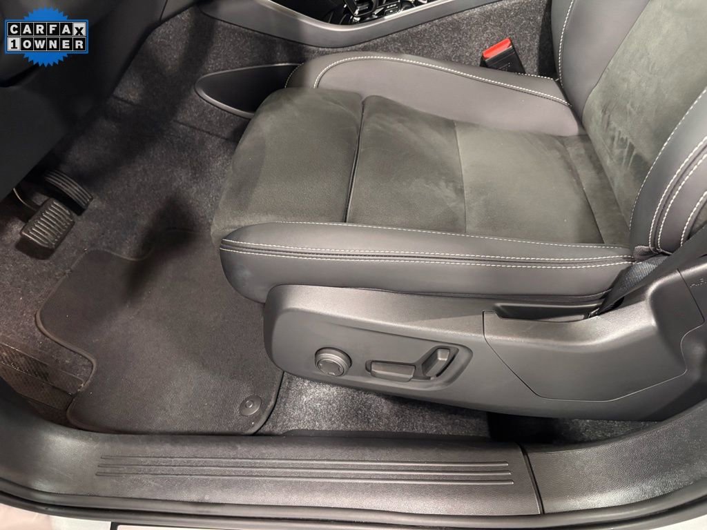 Certified 2025 Volvo XC40 B5 Plus image 11
