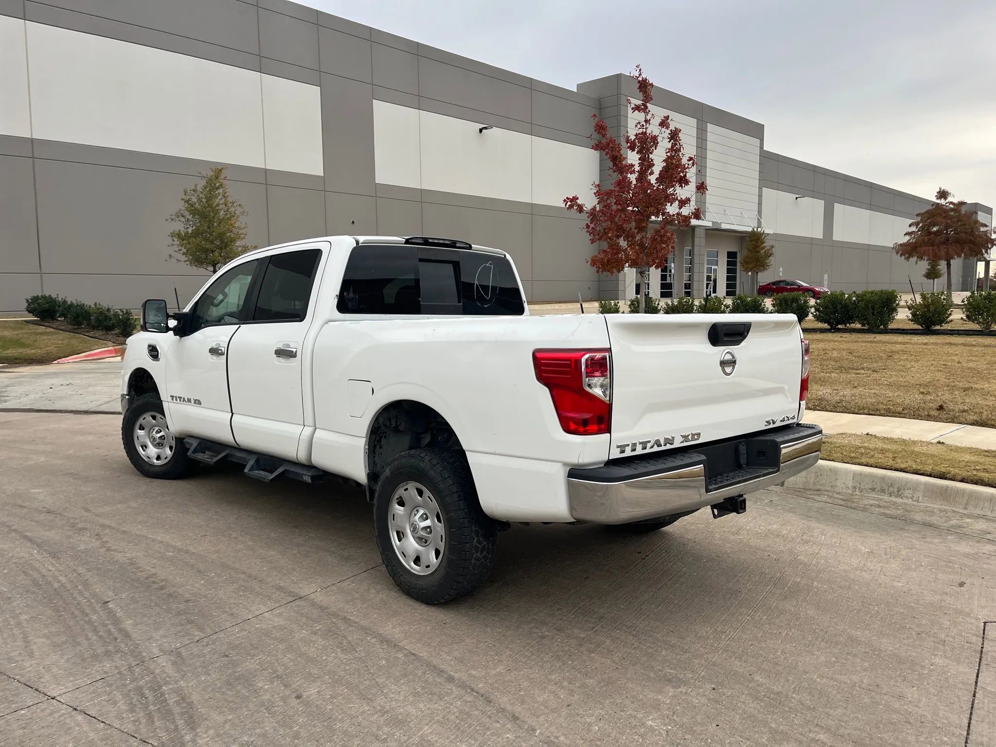 Used 2017 Nissan Titan SV image 8