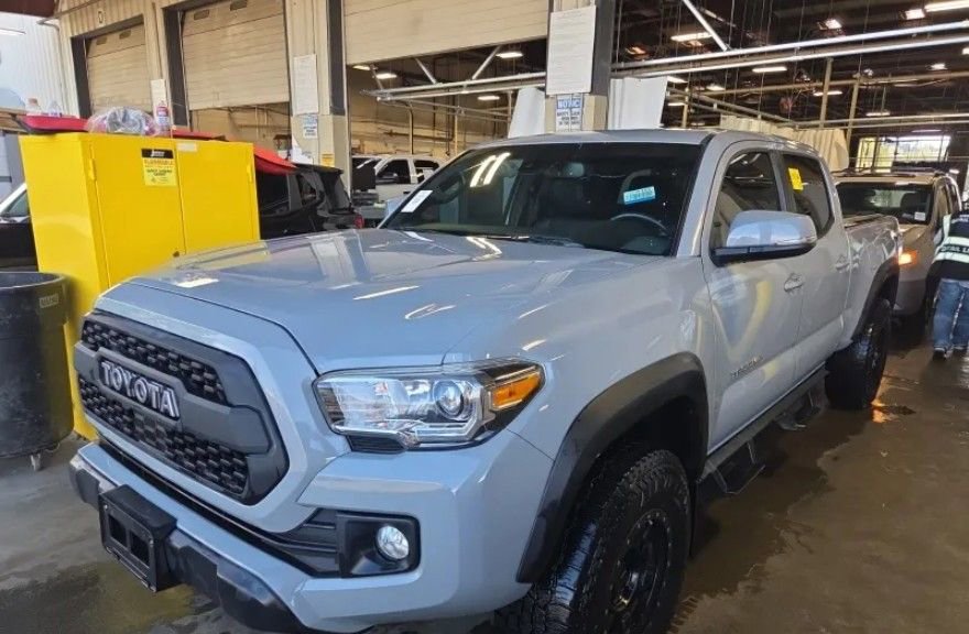 Certified 2019 Toyota Tacoma TRD Off-Road w/ TRD Premium Off Road Package AWD/4WD image 1