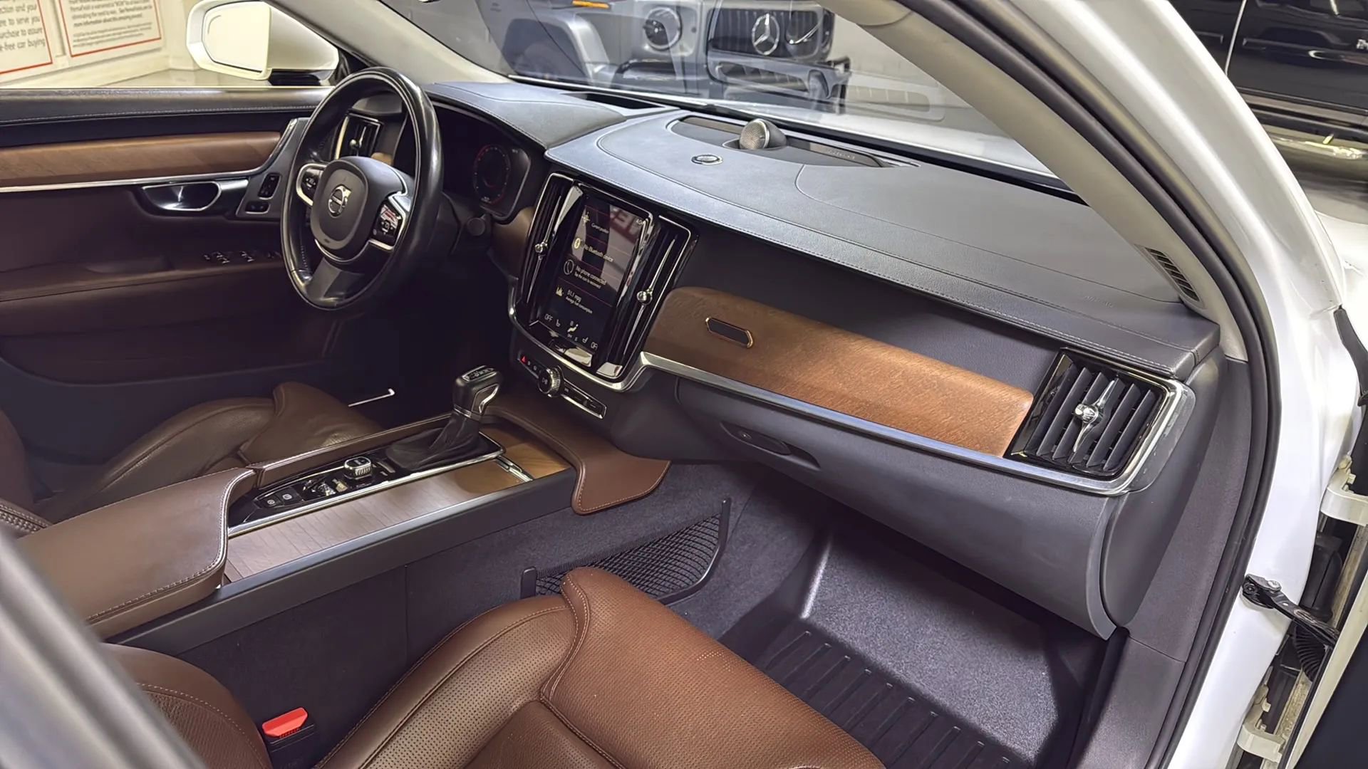 Used 2018 Volvo S90 T6 Inscription image 17