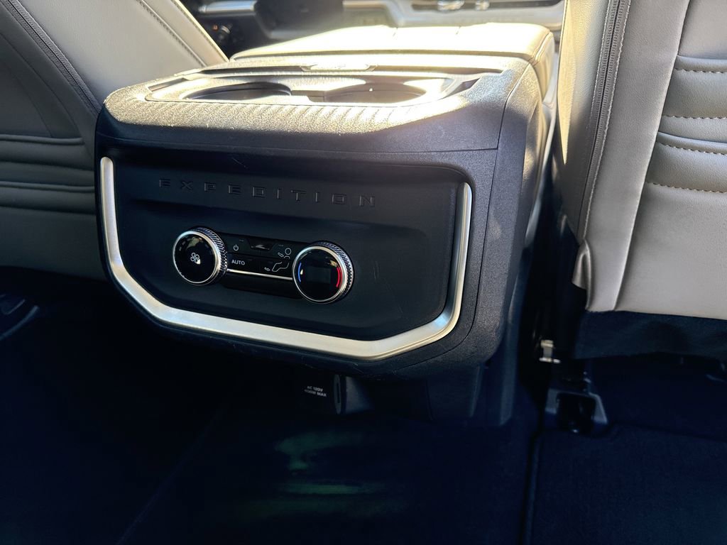 Used 2025 Ford Expedition Active image 17