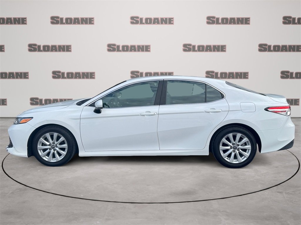 Used 2018 Toyota Camry LE image 2
