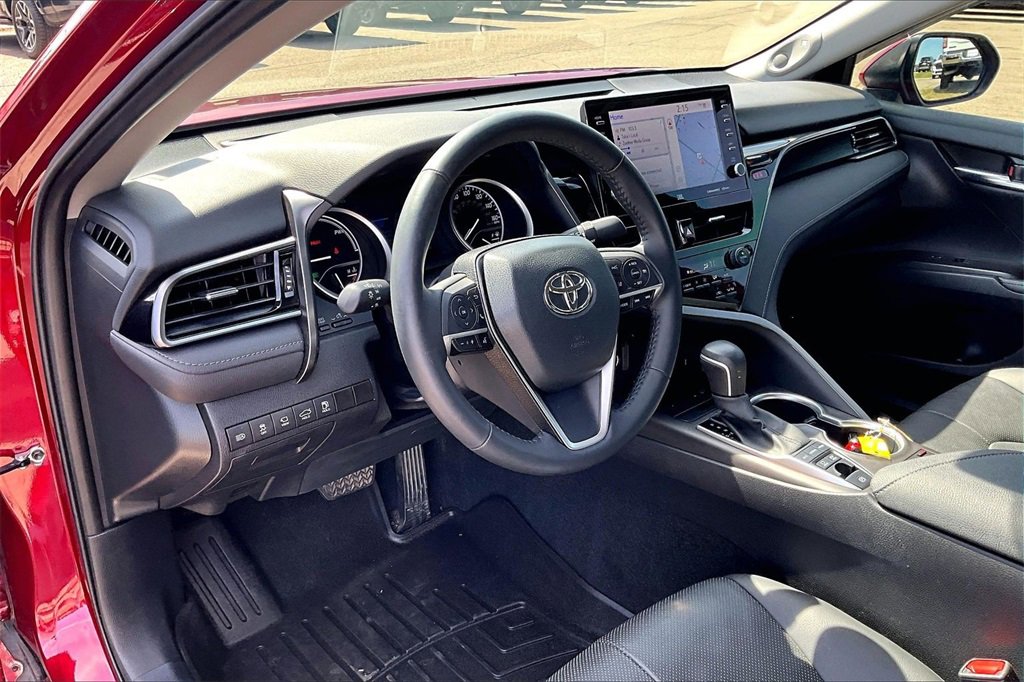Used 2022 Toyota Camry XLE w/ Navigation Upgrade Package image 10