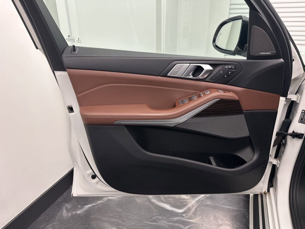 Used 2020 BMW X7 xDrive40i w/ Luxury Seating Package image 17