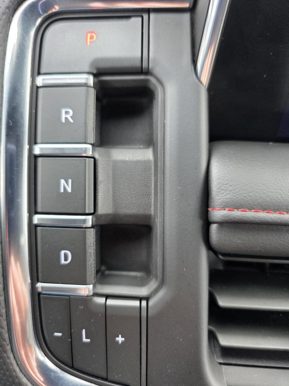 Used 2023 Chevrolet Suburban RST w/ Luxury Package AWD/4WD image 21