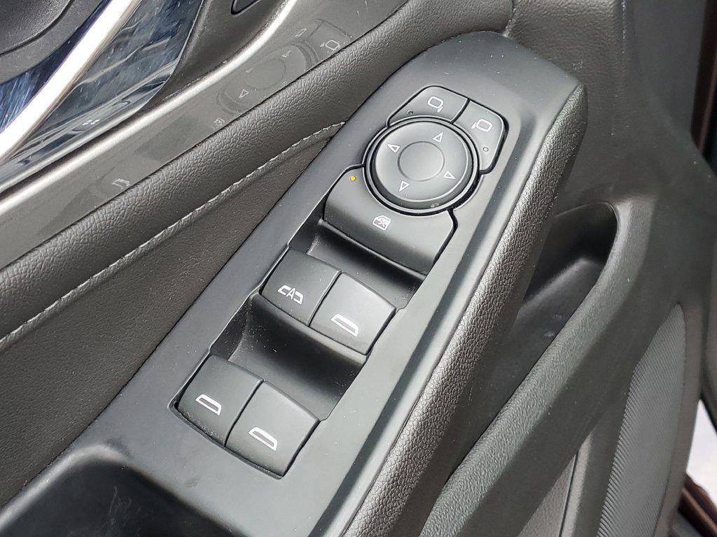 Used 2023 Chevrolet Traverse LT FWD image 22