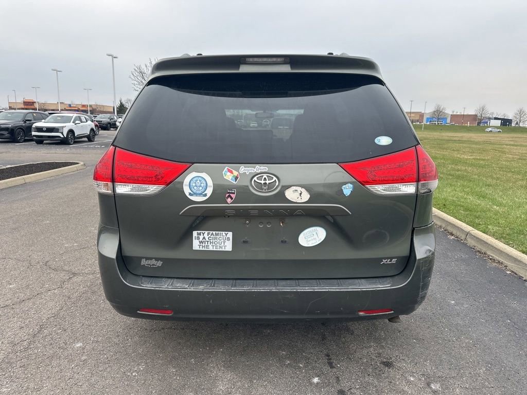 Used 2012 Toyota Sienna XLE image 9