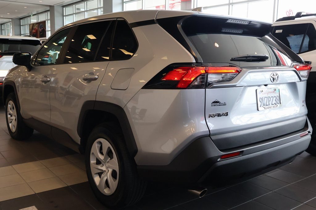 Used 2025 Toyota RAV4 LE AWD/4WD image 3