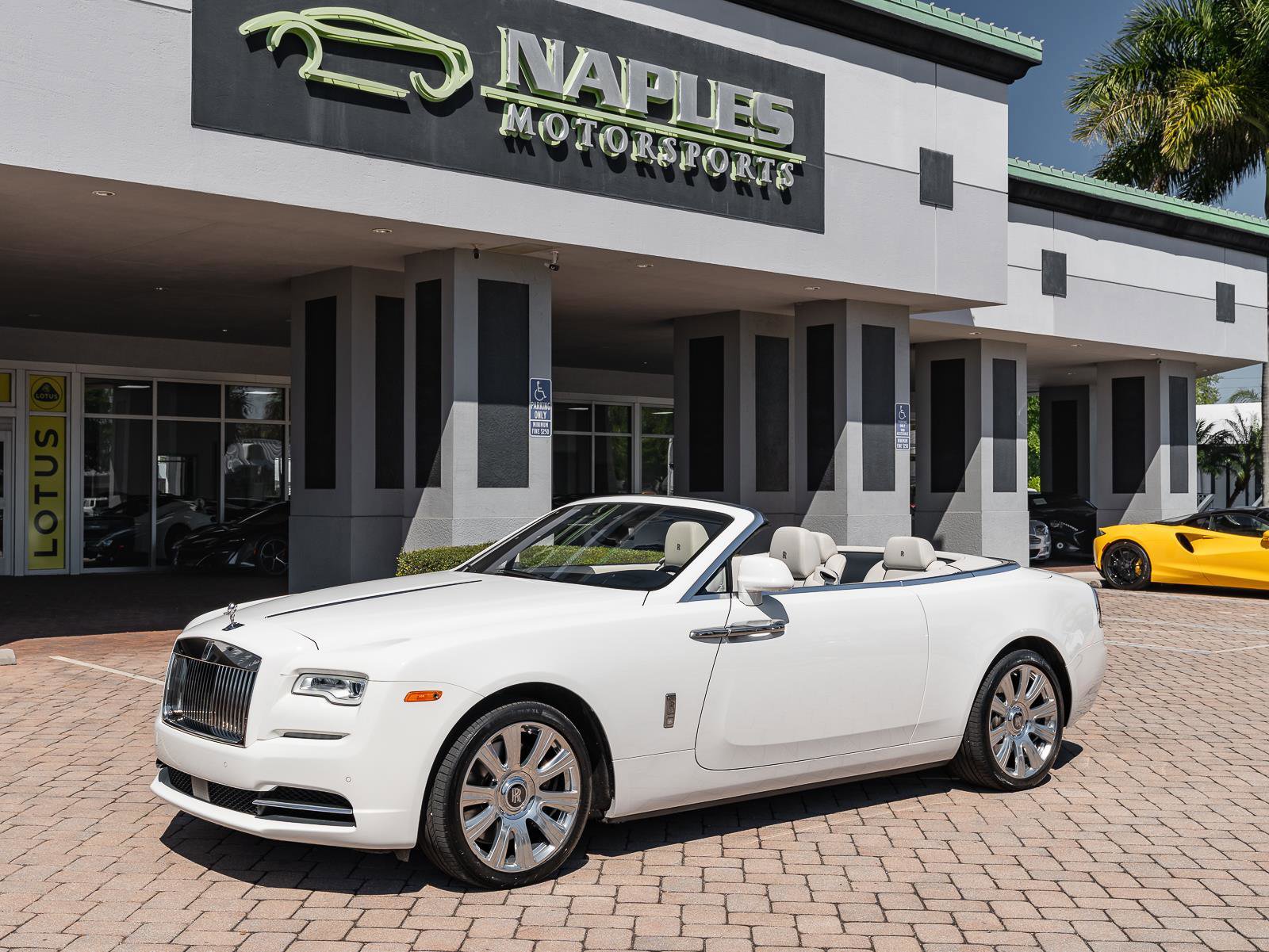 Used 2017 Rolls-Royce Dawn image 19