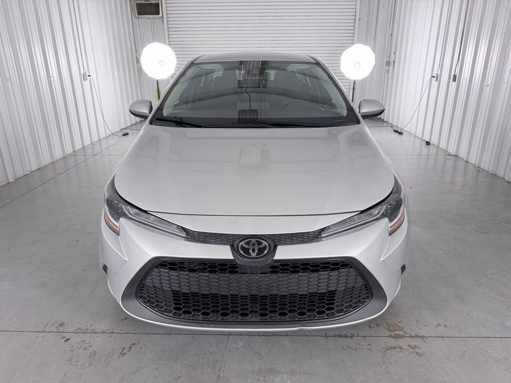 Used 2022 Toyota Corolla LE FWD image 2