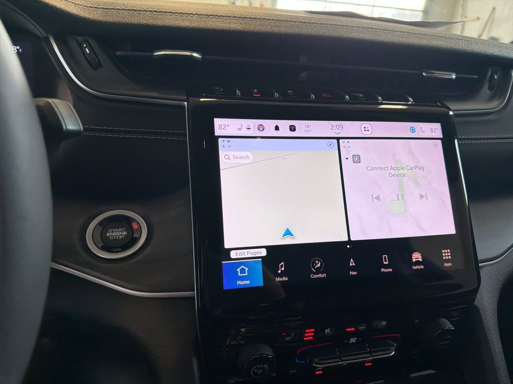 Used 2023 Jeep Grand Cherokee Limited w/ Luxury Tech Group II image 40