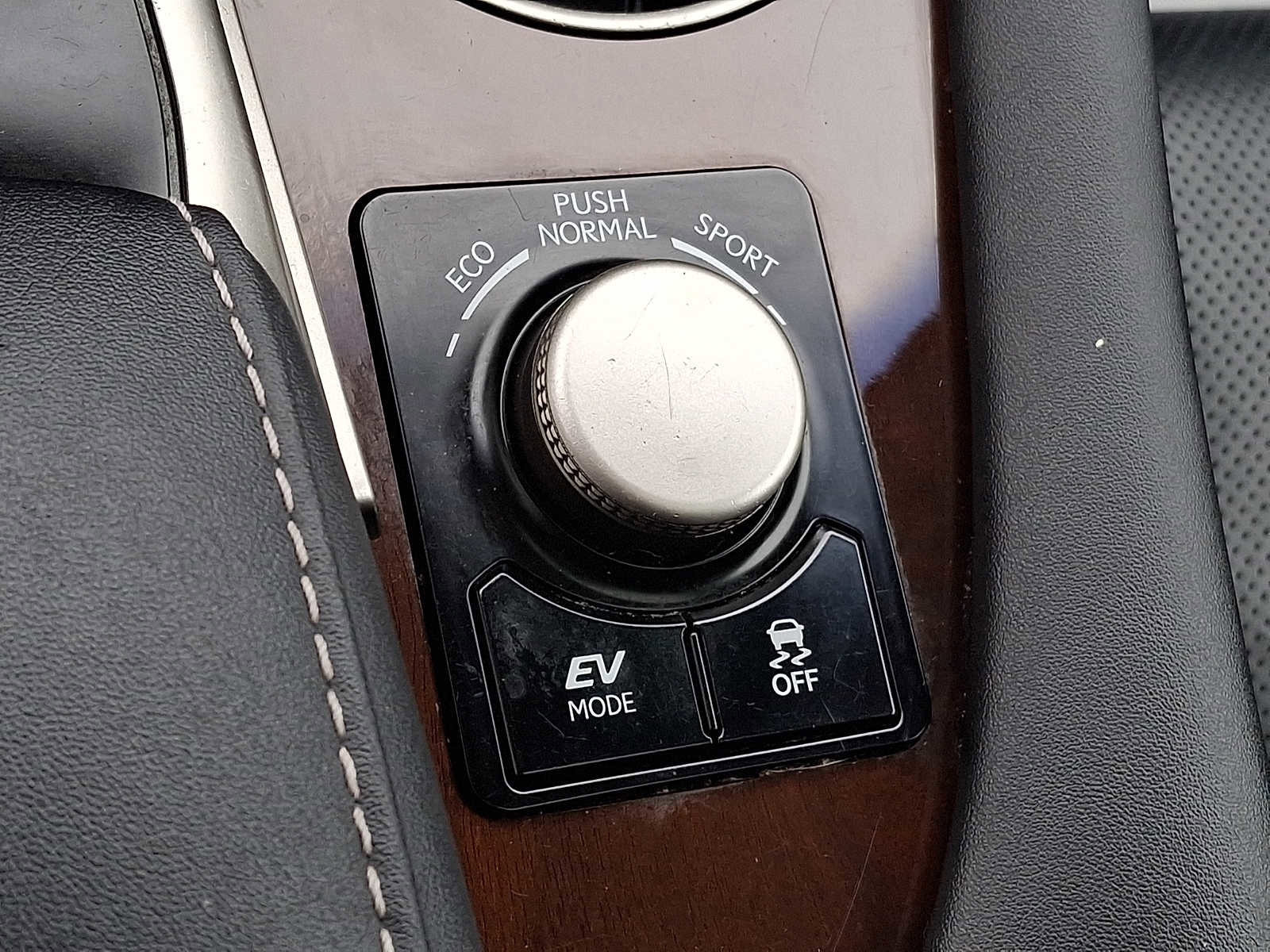 Used 2016 Lexus RX 450h AWD w/ Accessory Package image 24