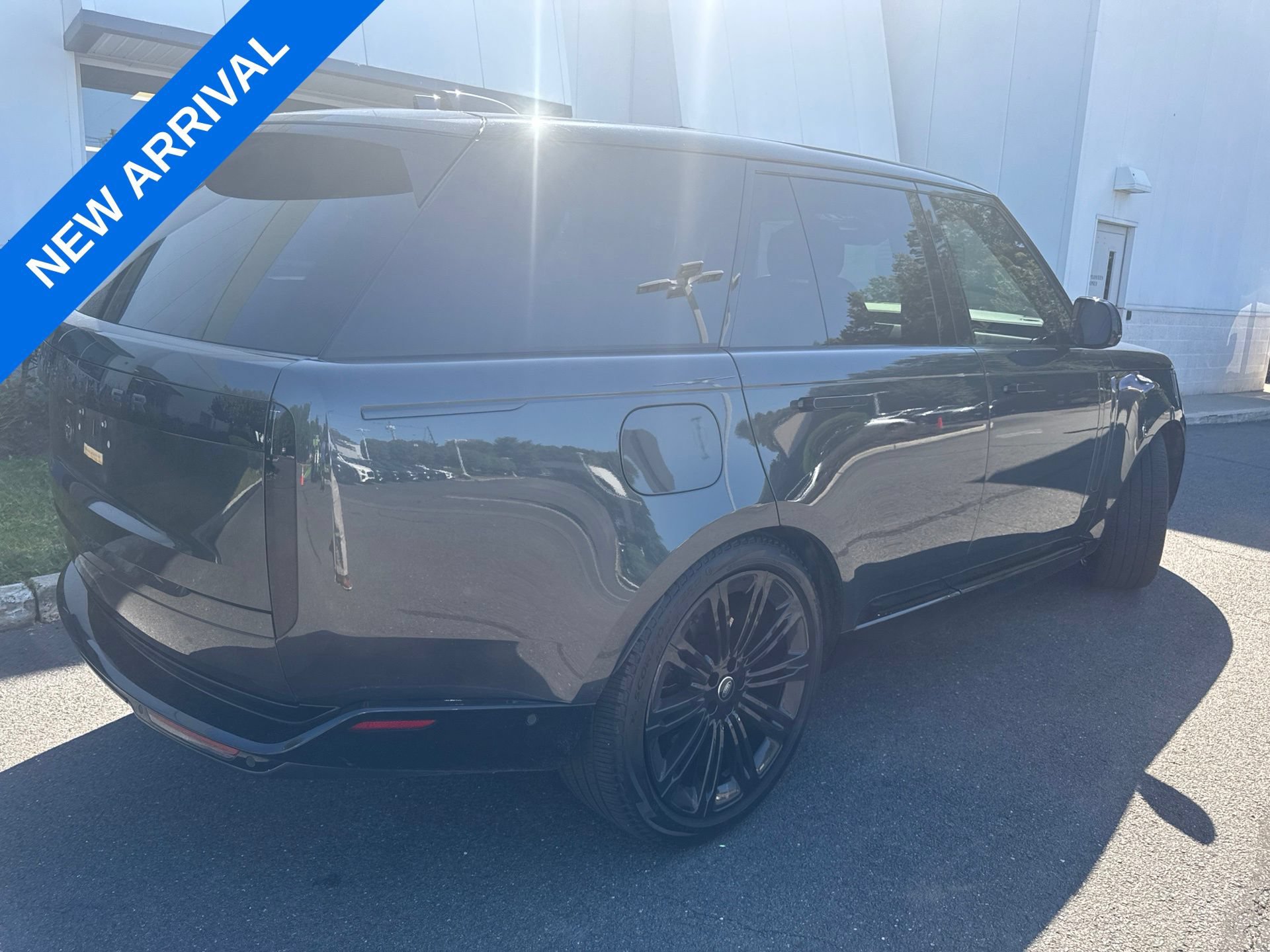 Used 2024 Land Rover Range Rover SE AWD/4WD image 2