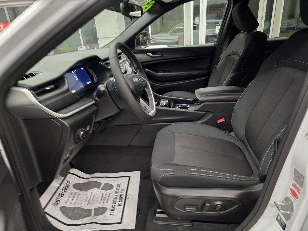 Used 2024 Jeep Grand Cherokee L Laredo w/ Luxury Tech Group I image 15