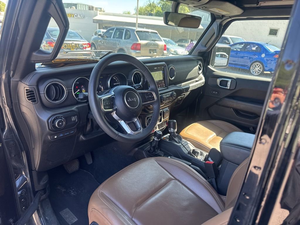 Used 2023 Jeep Wrangler Unlimited Rubicon 4xe w/ Cold Weather Group AWD/4WD image 18